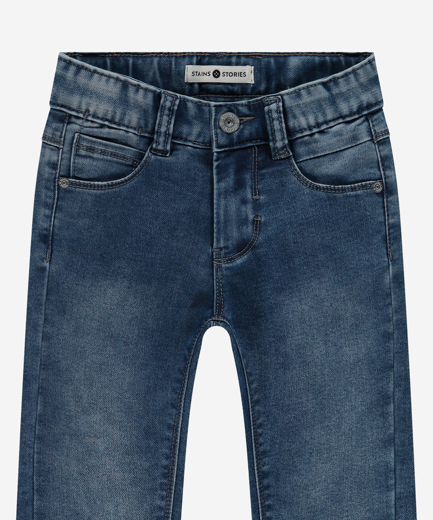 Details: These Jogg Denim Jeans are crafted with a dark blue denim wash that adds a touch of sophistication to your wardrobe. With functional pockets and belt loops, these jeans offer both style and practicality. The zip and button closure ensures a secure fit for all-day comfort. Color: Dark blue denim wash  Composition: 76% cotton/22% polyester/2% elasthan  