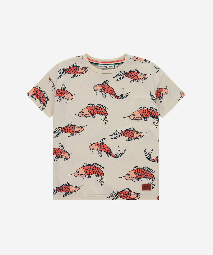 Details: Experience the ultimate in comfort and style with our T-Shirt all over print Fish. Made with a soft and durable fabric, this short sleeve t-shirt is perfect for every day wear. The playful all over print Fish adds a touch of fun to your wardrobe. Stay trendy and cozy with this must-have t-shirt. Up to size 92, easy opening with 2 push buttons on the side of the collar. Round Neckline.   Color: Cream  Composition: 100% BCI cotton  