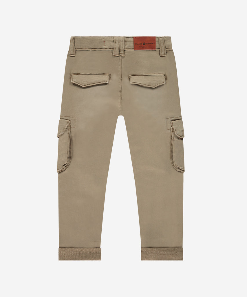 Details: These worker pants offer a durable, functional design with pockets on the side for easy access while working. The belt loops provide a secure fit, while the zip and button closure ensure a comfortable and reliable fit throughout the day. Perfect for any job that requires functionality and comfort.   Color: Sand  Composition: 98% cotton/2% elasthan  