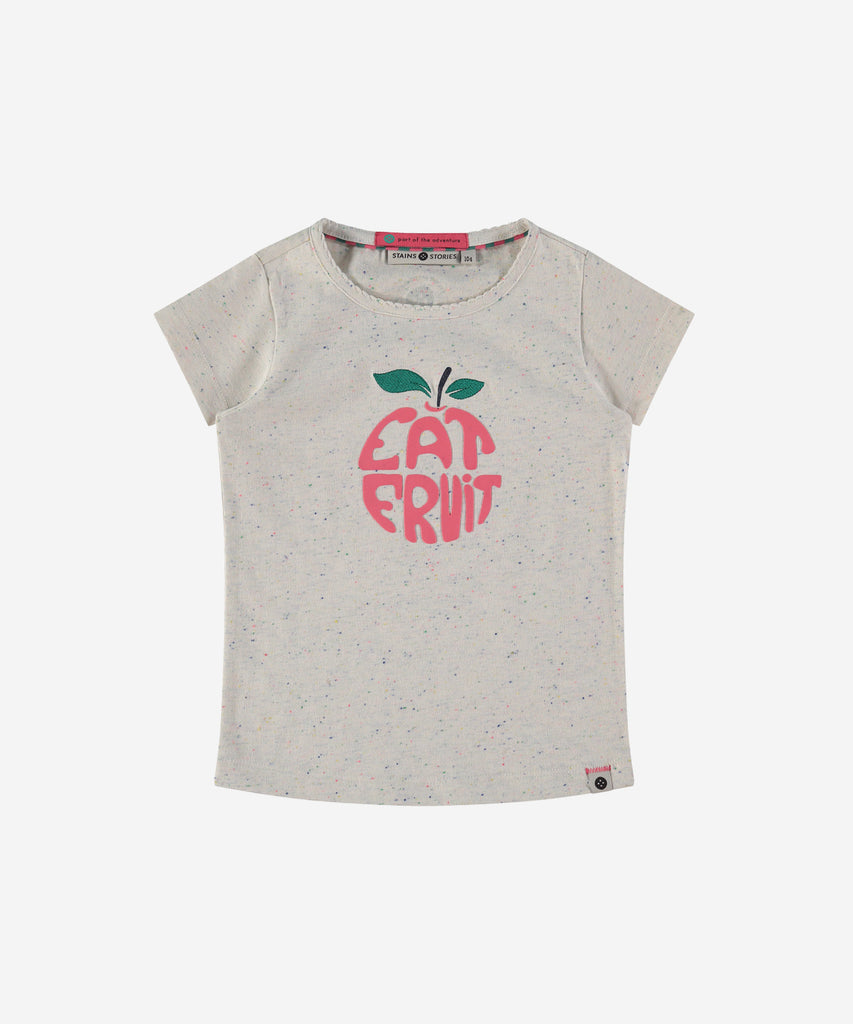 Details: "This off-white t-shirt features a playful apple print on the front, perfect for any fruit lover. The short sleeves offer a comfortable fit while promoting the important message to eat fruit. Add this shirt to your wardrobe for a fun and tasty addition." Up to size 92, easy opening with 2 push buttons on the side of the collar. Round Neckline.   Color: Off white  Composition: 95% BCI cotton/5% elasthan  