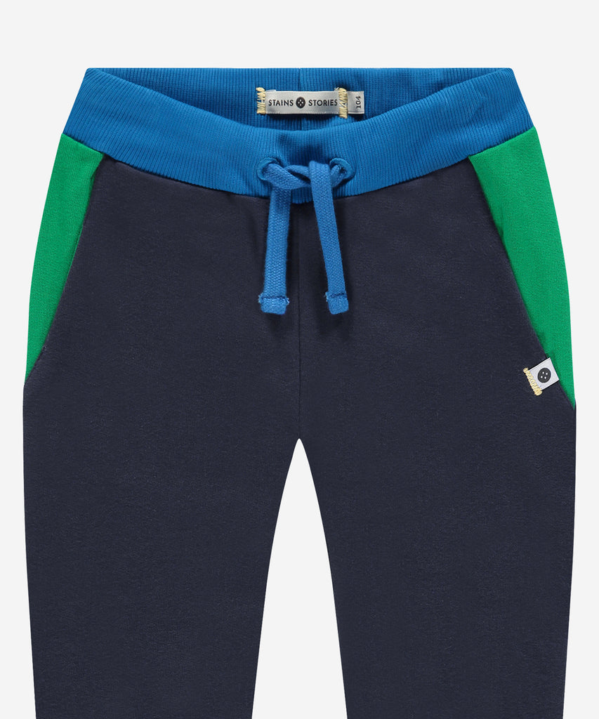 Details: Expertly crafted with a soft fabric blend, our Jogg Pants provide optimal comfort for all-day wear. With pockets for added convenience and a sleek color block design, these pants are perfect for both leisure and fitness activities. Stay stylish and comfortable with our Jogg Pants.  Color: Royal blue  Composition: 100% BCI cotto