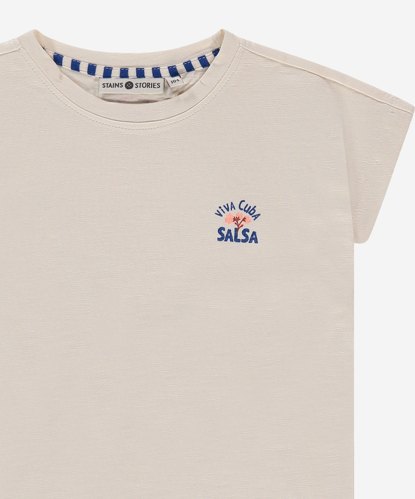 Details: This short sleeve salsa t-shirt in off white is perfect for any occasion. With a round neckline, it offers comfort and style. Made from high-quality materials, this t-shirt is a must-have for any wardrobe. Add it to your collection and elevate your look. Up to size 92, easy opening with 2 push buttons on the side of the collar.   Color: Off white  Composition: 95% BCI cotton/ 5% elasthane  