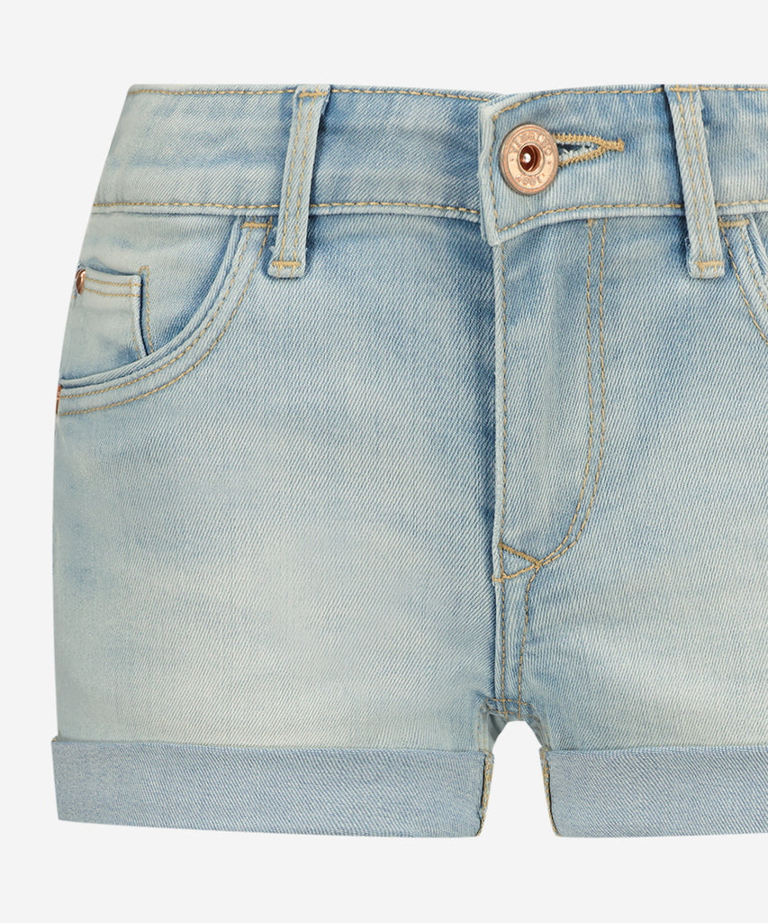 <strong>Details</strong>: These Damara Jeans Shorts in Light Indigo Denim Blue provide a classic and versatile addition to your wardrobe. Made with a light indigo blue wash and featuring belt loops, pockets, and a zip and button closure, these shorts offer both comfort and style. Perfect for any casual outing.&nbsp;<br><strong>Color</strong>: Light indigo blue&nbsp;&nbsp;<br><strong>Composition</strong>: Summer 24 &nbsp;