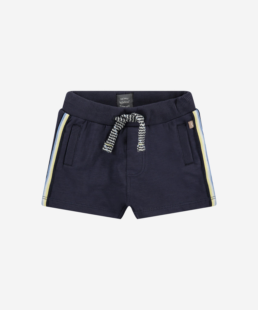 Details: Soft shorts with elastic waistband, pockets and trim on the side.  Color: Dark blue  Composition: 95% cotton/5% elasthan  