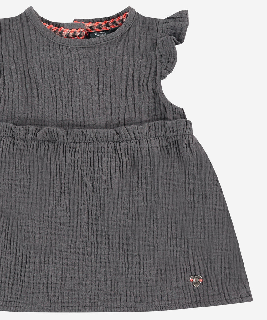 Details: Short sleeve dress with frills. Button closure on the back.  Color: Grey  Composition: 100% cotton 