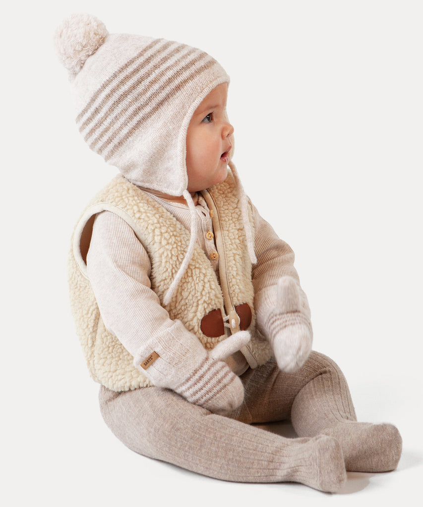 Details:The Rylie Mitts are fine knitted mittens that are lined with soft fleece. Size 1 and size 2 have a thumb and a handy 'don't loose 'm cord'. These mitts can be perfectly combined with the Rylie Beanie and Rylie Scarf.  Color: Light Brown  Size:  0 = 0-12 months (no thumb)  1 = 1-2 years (with thumb)  2= 2-3 years (with thumb)  Composition:  67% Acrylic 25% Polyamide/Nylon 5% Polyester 3% Elastane  