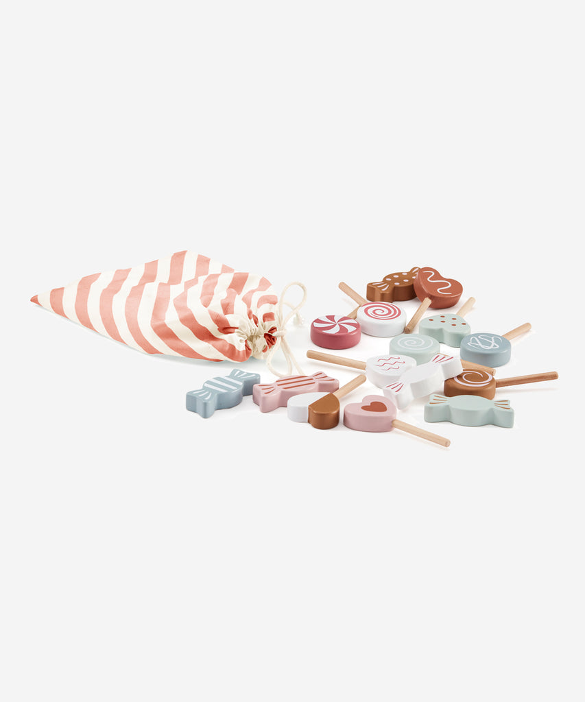 Kid's Concept  Wood Play Candy, made from wood. A total of 15 candy pieces. Includes a storage bag.  Age: 3y+  Size: 15 wood candy pieces à +- 8 x 3.5 x 1, bag measures 15 x 20cm.  Color: Multi pastel  Composition: Shima, cotton 