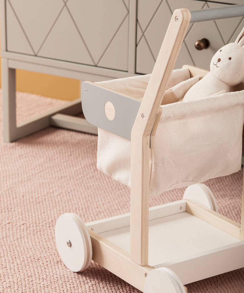 Kid's Concept  A wooden shopping trolley with 100% cotton storage. A great role play toy that encourages mobility and is the perfect addition to any child’s play shop. Use both the upper basket and lower tray to collect groceries as you wander the isles!  Age: 2y+  Size: 36 x 28.5 x 50cm