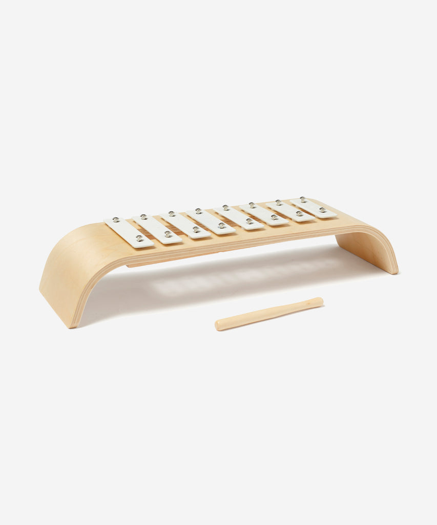 Kid's Concept  Toy xylophone in natural stained plywood with keys in white. Perfect for children who love music or to create an interest in music. Start up a small band.  Age: 18m+  Size: 36 x 11.5 x 6.5cm, Stick 12cm