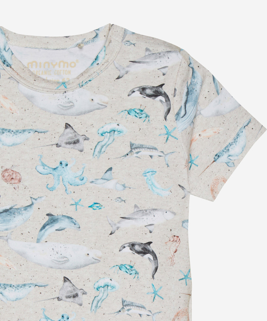 Details: Short sleeve t-shirt with all over print sea animals. Round Neckline.  Color: Sand melange  Composition:  Organic Single Jersey 95% Cotton/ 5% Elastane  