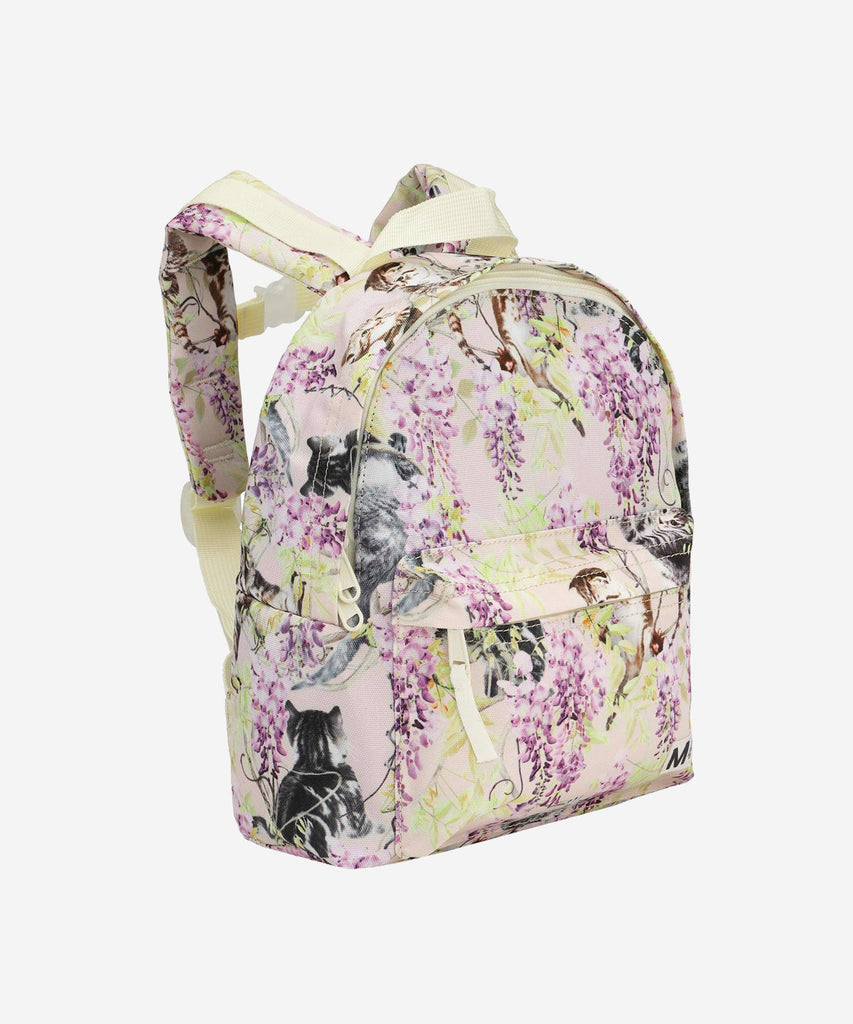 MOLO  Rucksack in lavender with a print of clumsy cuteness kittens. It has an exterior pocket, a front buckle on the chest, a handle and adjustable straps. This Molo product is recycled and constructed in reusable polyester