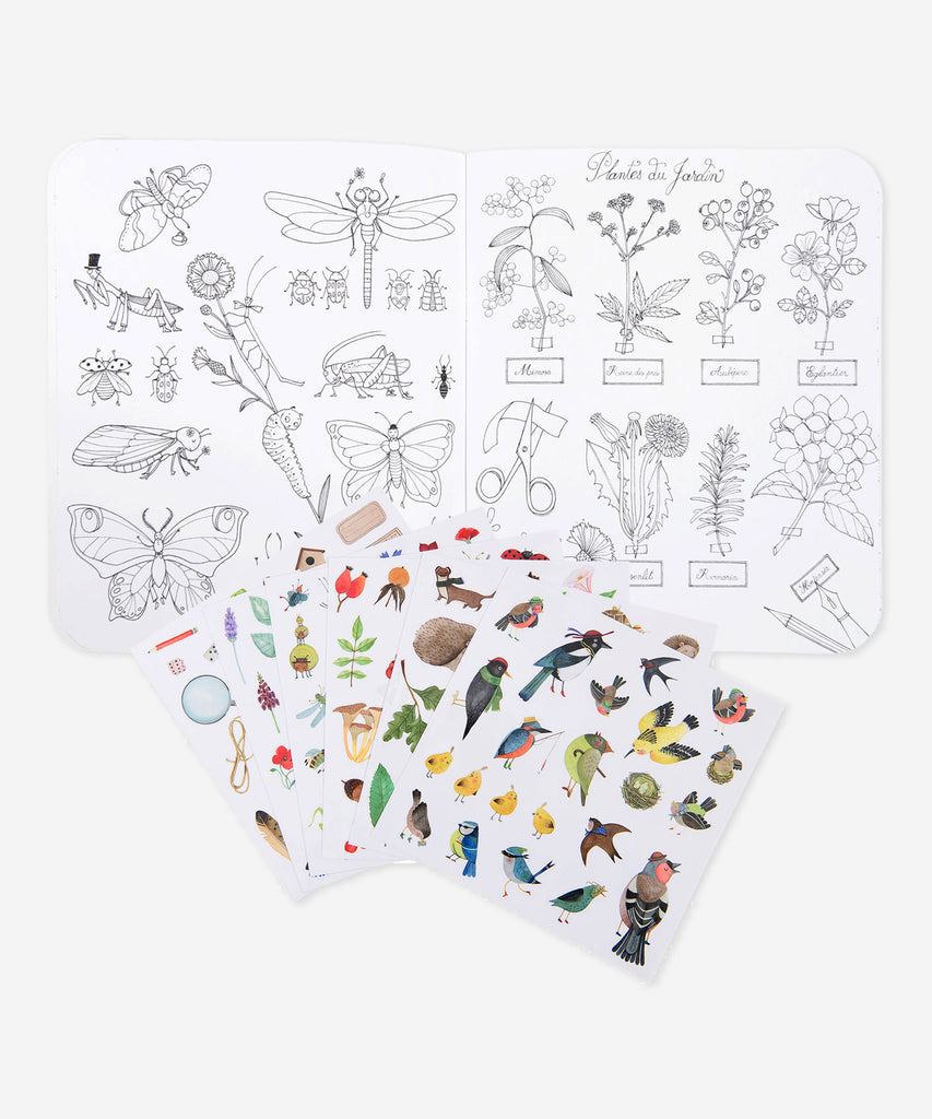 MOULIN ROTY Product description Colouring book Le Botaniste with 148 stickers on the theme of the 4 seasons. Turn the pages to discover flora and fauna depicted in their natural habitat, then grouped together on the pages with their names so children can learn to recognise them!