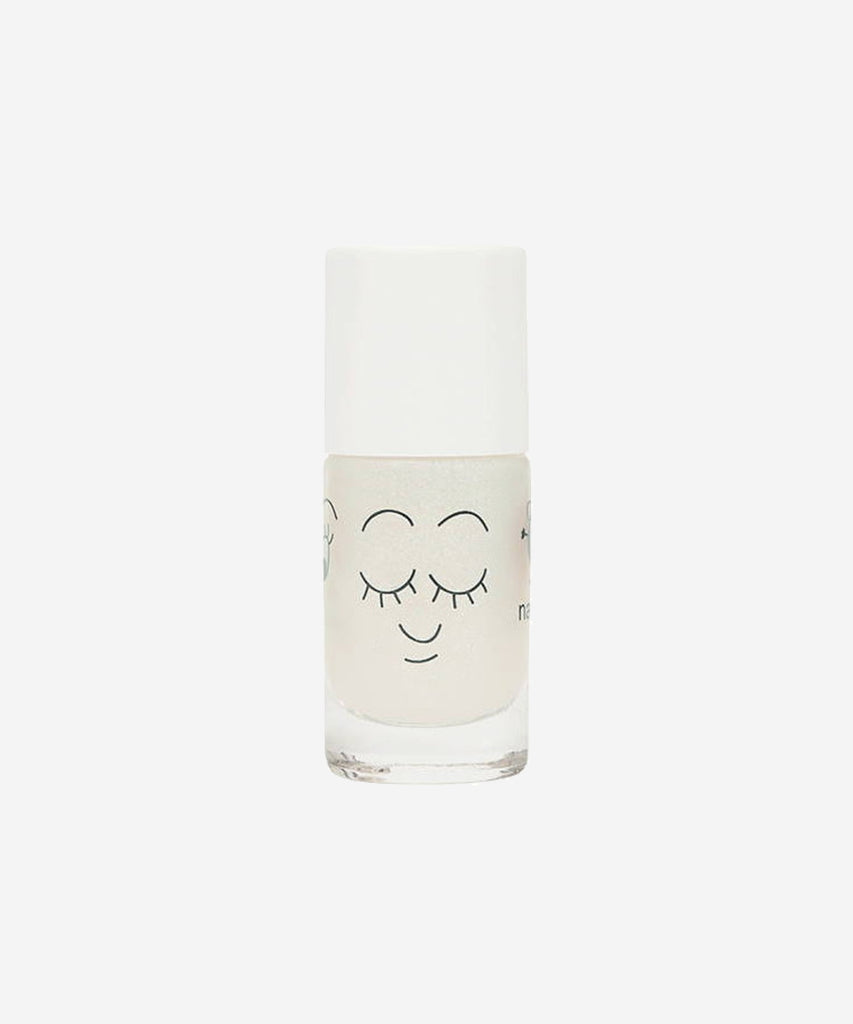 Nailmatic  Zouzou is the cousin of our Super nail polish, with a dazzling shimmer extra bonus. That's why she makes fingernails shine like crazy!! With its water-based formula, Zouzou is especially made for children.