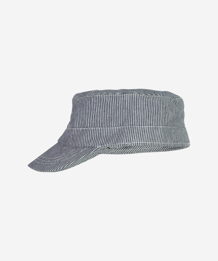 Details:Smart cap with peak in striped denim made of soft organic cotton for the junior child. Regular fit. Wheat’s unisex caps are both comfortable and practical for your child to wear. The peaked cap has a classic and simple look, which is perfect for sunny days, as it protects your child’s face from the sun.  Color: wash denim navy   Composition: 100% organic cotton  Sizes: 3-5Y- 52-53cm | 6-8Y- 54-55cm  